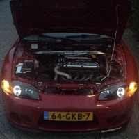 Mitsubishi Eclipse met USLights in de schemer