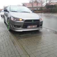 Mitsubishi Lancer met USLights en groene velgen + logo