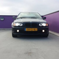 BMW e46 met USLights op parkeerdek