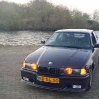 BMW e36 met M nieren en USLights