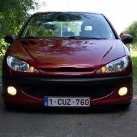 Peugeot 206 met USLights en mistlampen aan