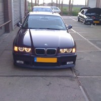 E36 BMW met USLights en Angellights