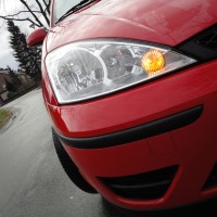 Ford Focus rood met USLights