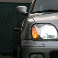 Nissan Micra met USLights en xenon aan