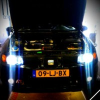 Seat Leon met USLights en xenon, motorkap open