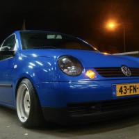 VW Lupo met USLights in blauw en donkere koplampen