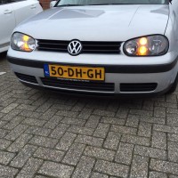 VW Golf 4 zilver met dubbele donkere knipperlichten en USLights