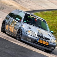 Citroen Saxo op de Nurburgring Duitsland met Gumball sticker