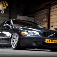 Volvo S60 met USLights en verlaagd