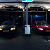 Civics vers gewassen met USLights in beide auto's