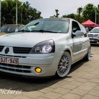 Renault Clio met USLights en mistlampen in wit