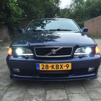 Volvo C70 met USLights en xenon