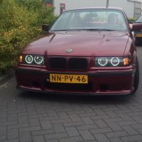 BMW e36 coupe met Angel Eyes en USLights