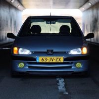 Peugeot 106 met USLights in tunnel