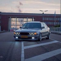 BMW 7 serie met USLights en Angle Eyes