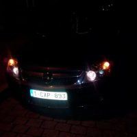 Opel Astra met USLights in nacht
