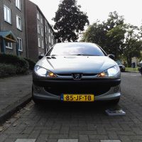 Peugeot 206 met USLights op parkeerplaats