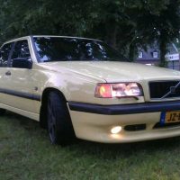 Volvo 850 T5 R 2.3 AUT met USLights aan