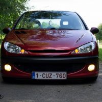 Peugeot 206 met USLights en embleemloze grill