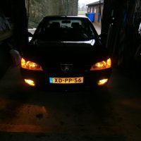 Peugeot 306 met USLights en gele mistlampen