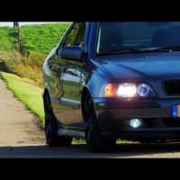 Volvo S40 met USLights en verlaagd zwarte grille