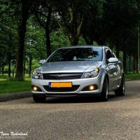 Opel Astra GTC met USLights moving shot