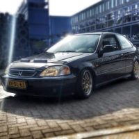 Civic verlaagd met USLights en motor bra