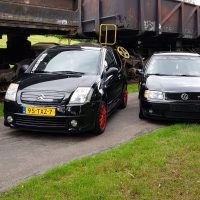 Citroen C2 met USLights naast Polo 6n2 gti met USLights