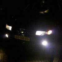 Seat Leon met USLights aan en mistlampen aan