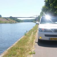 VW bus T6 met USLights en gele mistlampen