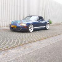 Mazda MX5 met USLights cabrio verlaagd