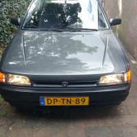 Mazda 323 Hatchback USLights aan