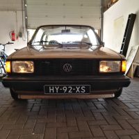 VW Jetta goudkleurig met USLights en oude kentekenplaten