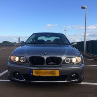 BMW e46 3 facelift coupe met USLights aan