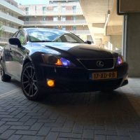 Lexus GS met USLights en oranje mistlampen