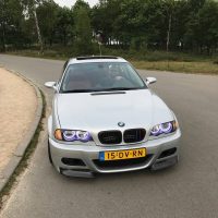 BMW e46 met Purple Eyes en USLights