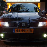 Seat Leon met USLights en mistlampen aan