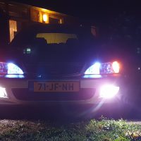 Honda Accord met USLights aan en mistlichten ingeschakeld