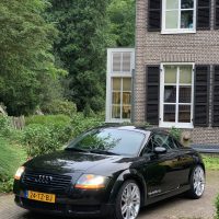 Audi TT Quattro coupe met USLights aan