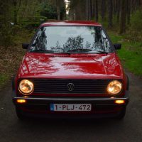 VW Golf mk2 met USLights in het bos