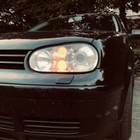 Volkswagen Golf 4 met R32 koplampen met USLights ingeschakeld