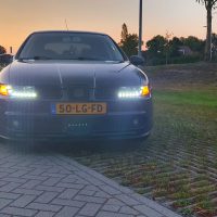 Seat Leon met USLights en aftermarket LED koplampen