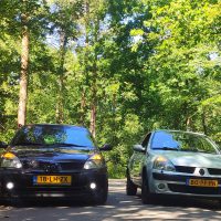 Clio met USLights en mistlampen aan