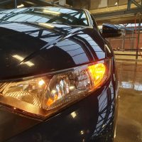 Honda Civic FK3 met USLights in wasstraat