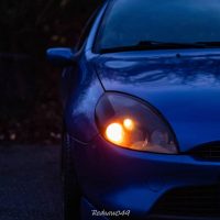 Ford Puma blauw met USLights aan