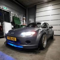 Mazda MX5 met USLights aan lowered and widened