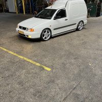 Caddy mk2 in werkplaats met knipperlichten altijd aan